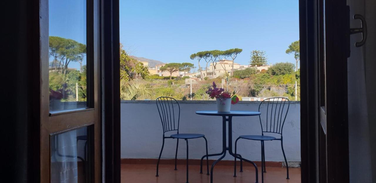 B&B Il Giardino Di Villa Anna Trecase ภายนอก รูปภาพ